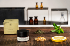 FEUCHTIGKEITSSPENDENDE ANTI-AGE-GESICHTSMASKE